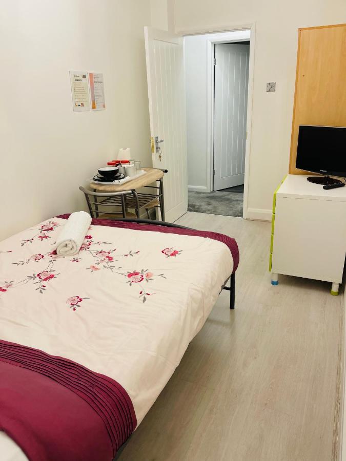 London Rooms With Free Parking 134 エッジウェア エクステリア 写真